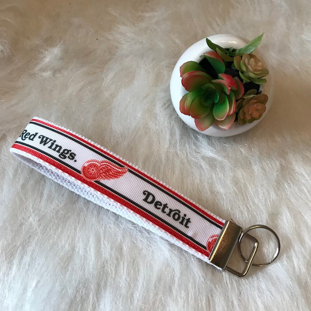 Handmade Wristlet Key Fob Holder Key Chain Hockey Redwings